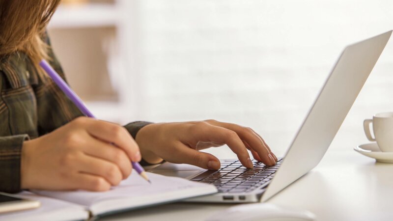 Etudiants : quelle est la meilleure façon de prendre des notes ?