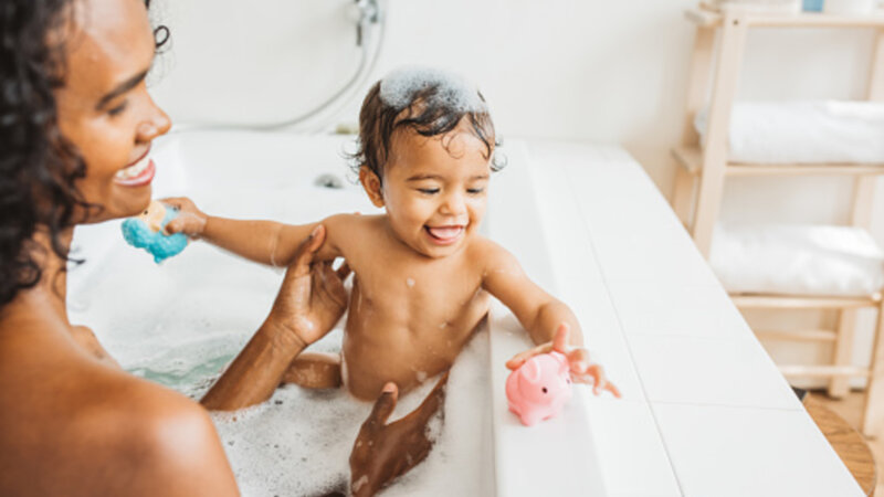 Quelles sont les règles pour la toilette quotidienne et le bain de bébé ?