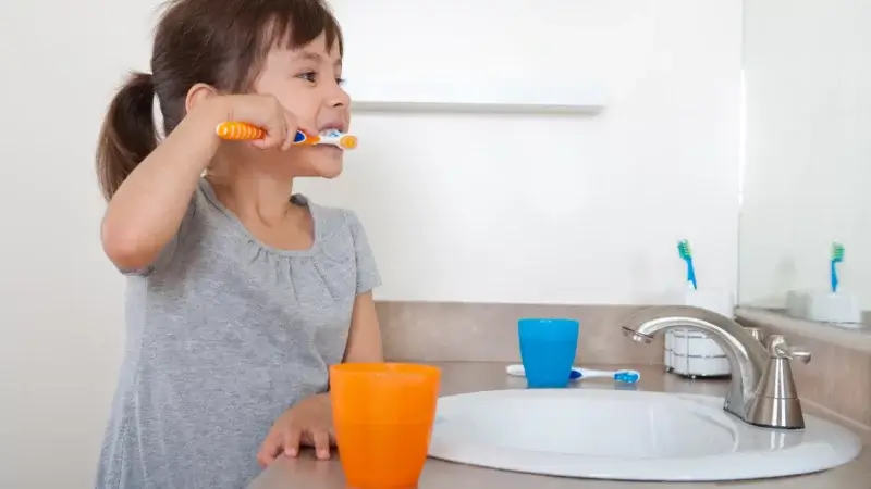 Brossage des dents : l’éducation par l’encouragement