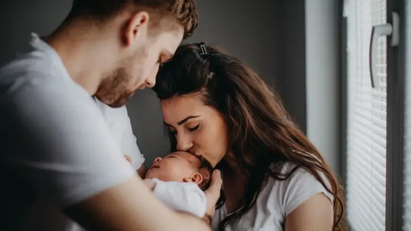 Comment se crée le lien parent-bébé ?