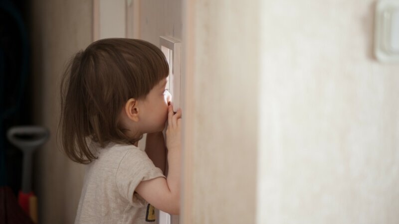 Sexualité : votre enfant vous a surpris, comment réagir ?