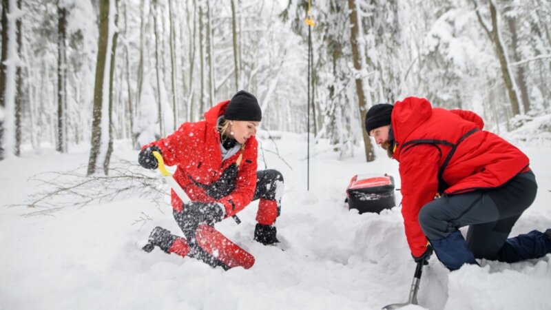 Sous une avalanche ? Trouver de l’air et garder son calme…