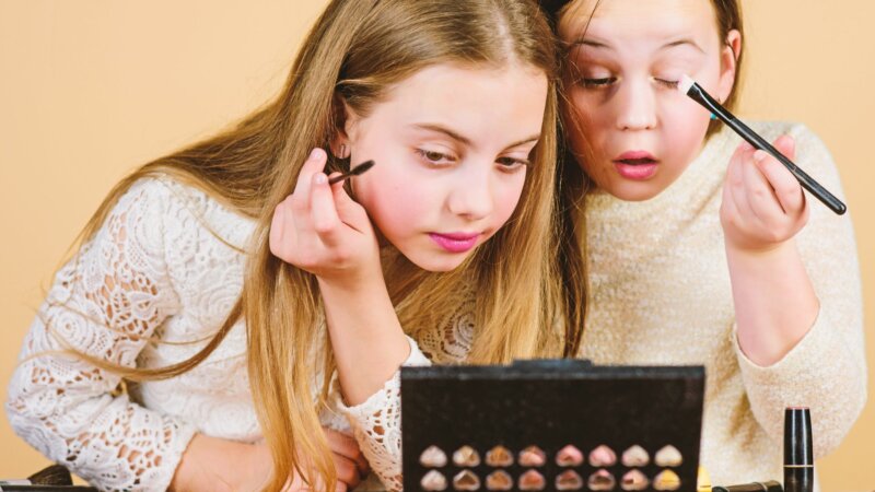 « Sephora kids » : les risques des produits de beauté pour adultes sur la peau des enfants