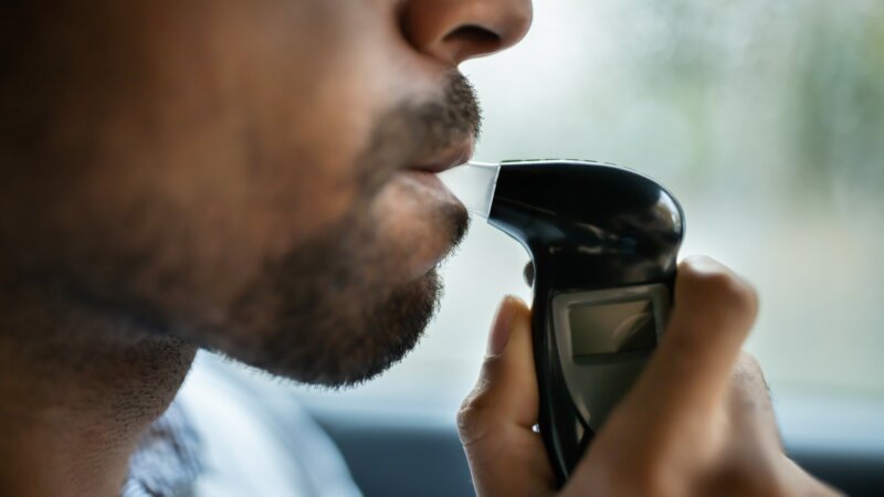 Syndrome d’auto-brasserie : quand le corps fabrique lui-même de l’alcool