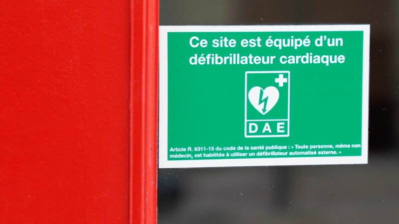 Défibrillateurs cardiaques : 85 % de survie en plus, mais un tiers est défectueux