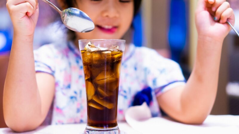 Boissons sucrées chez les jeunes : une hausse alarmante depuis 1990