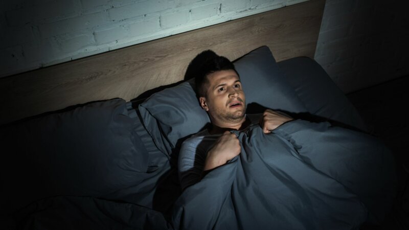 Sommeil : les personnes seules font plus de cauchemars