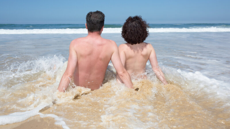 Naturisme : se jeter à l’eau…