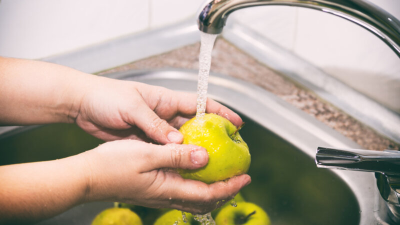 Nutrition : faut-il manger les fruits avec ou sans la peau ?