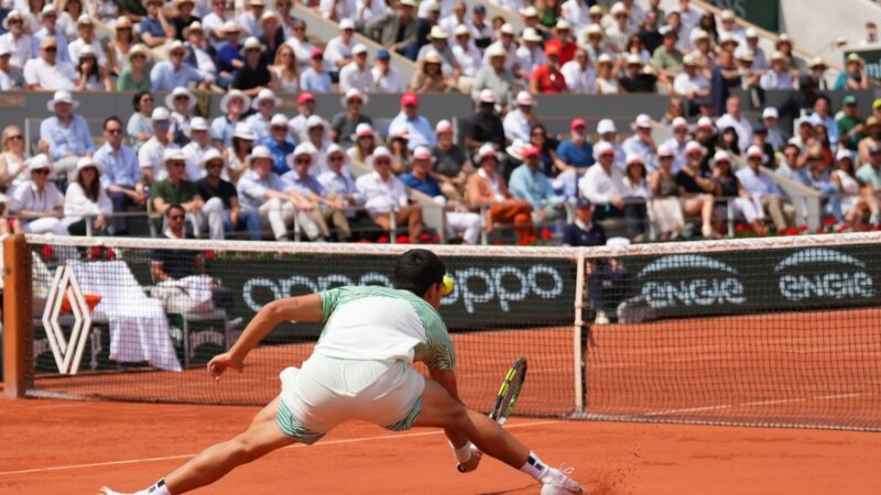 Tennis : sur terre battue, glisser sans se blesser