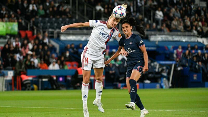 Football : faire des têtes ralentit le cerveau