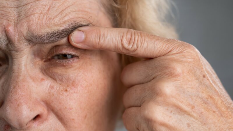 Pourquoi votre paupière tremble-t-elle ?