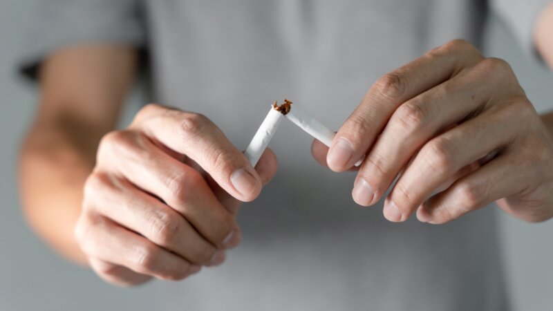 Maladie coronarienne : l’arrêt total du tabac largement plus bénéfique que la diminution