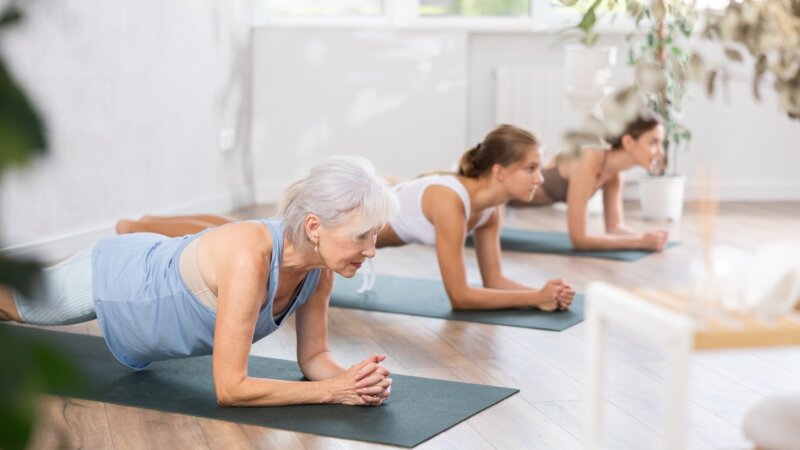 Yoga ou renforcement musculaire : deux options contre l’incontinence urinaire