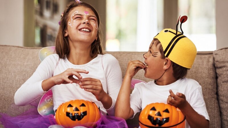 Halloween : que risquent les enfants à manger trop de bonbons ?