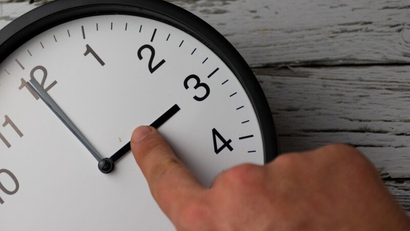 Passage à l’heure d’hiver : des effets à longs termes sur notre humeur ?