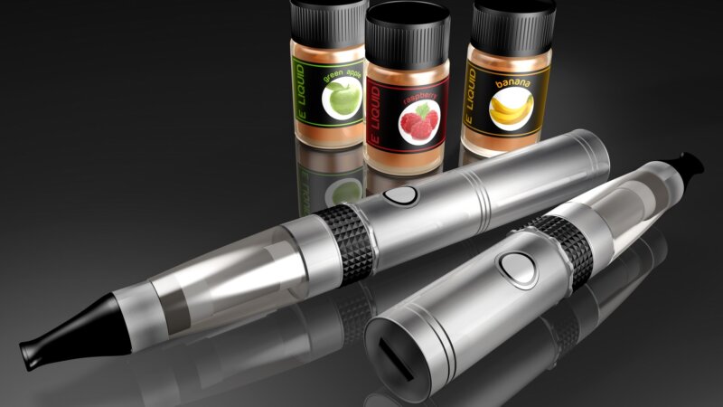 Cigarettes électroniques : les dangers des arômes de fruits rouges pour les poumons