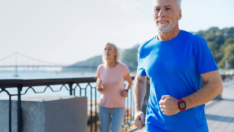 Contre le déclin cognitif : du sport intensif le weekend ou plutôt régulier en semaine ?