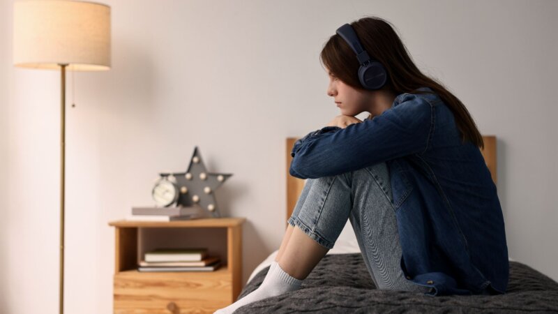 Santé mentale des jeunes : des chiffres alarmants, surtout chez les jeunes filles