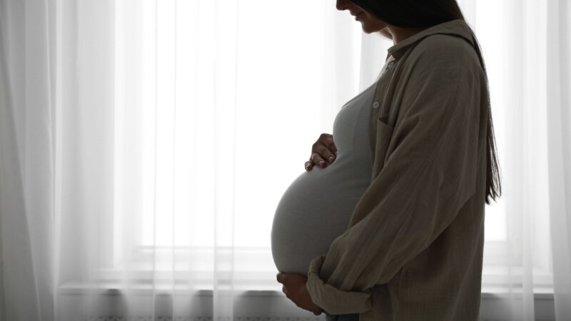 Cannabis pendant la grossesse : quels sont les risques pour la mère ?