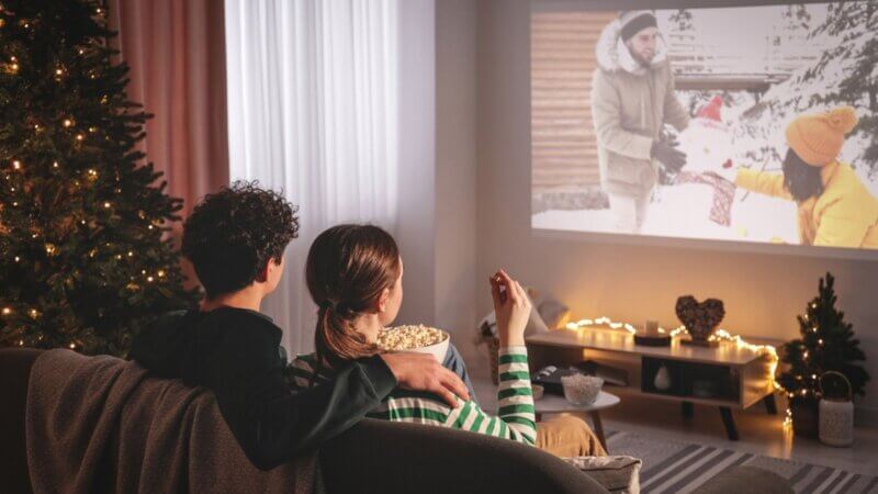 Pourquoi les films de Noël, souvent ringards, nous font-ils du bien ?