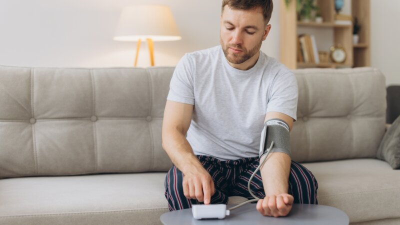 Automesure de la pression artérielle : de nouvelles règles pour prendre sa tension