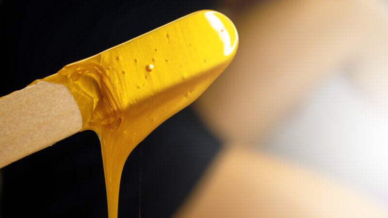 Cires dépilatoires au micro-ondes : gare aux brûlures !