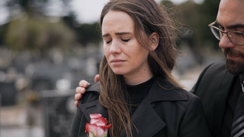 Deuil : les clés pour soutenir un proche qui a perdu un être cher