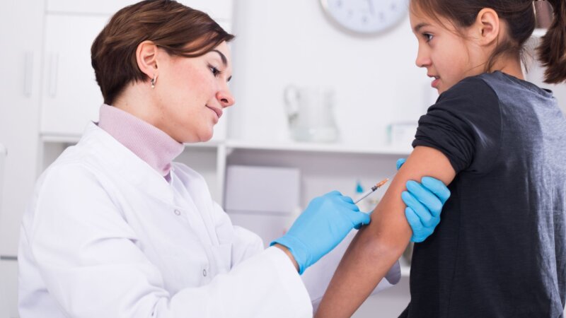 Cancer du col de l’utérus : pourquoi l’âge de la vaccination contre le HPV est-il important ?