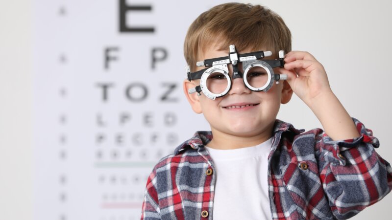 Myopie chez les enfants : les lentilles de freination efficaces sur le long terme