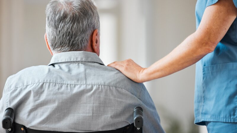 Maladie de Parkinson : une fin de vie sans l’accompagnement d’un aidant, la double peine