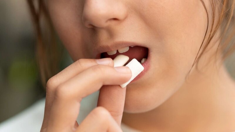 Le chewing-gum, une source insoupçonnée de microplastiques