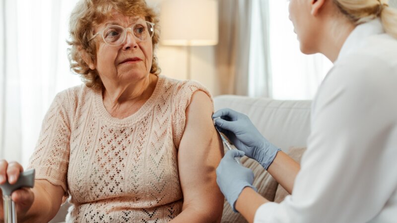 Vaccination contre la Covid-19 : une campagne de printemps pour les publics à risque