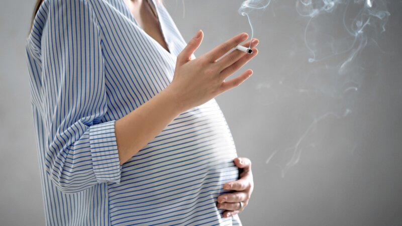 Grossesse : cet outil plébiscité par les professionnels pour aider les femmes à arrêter de fumer