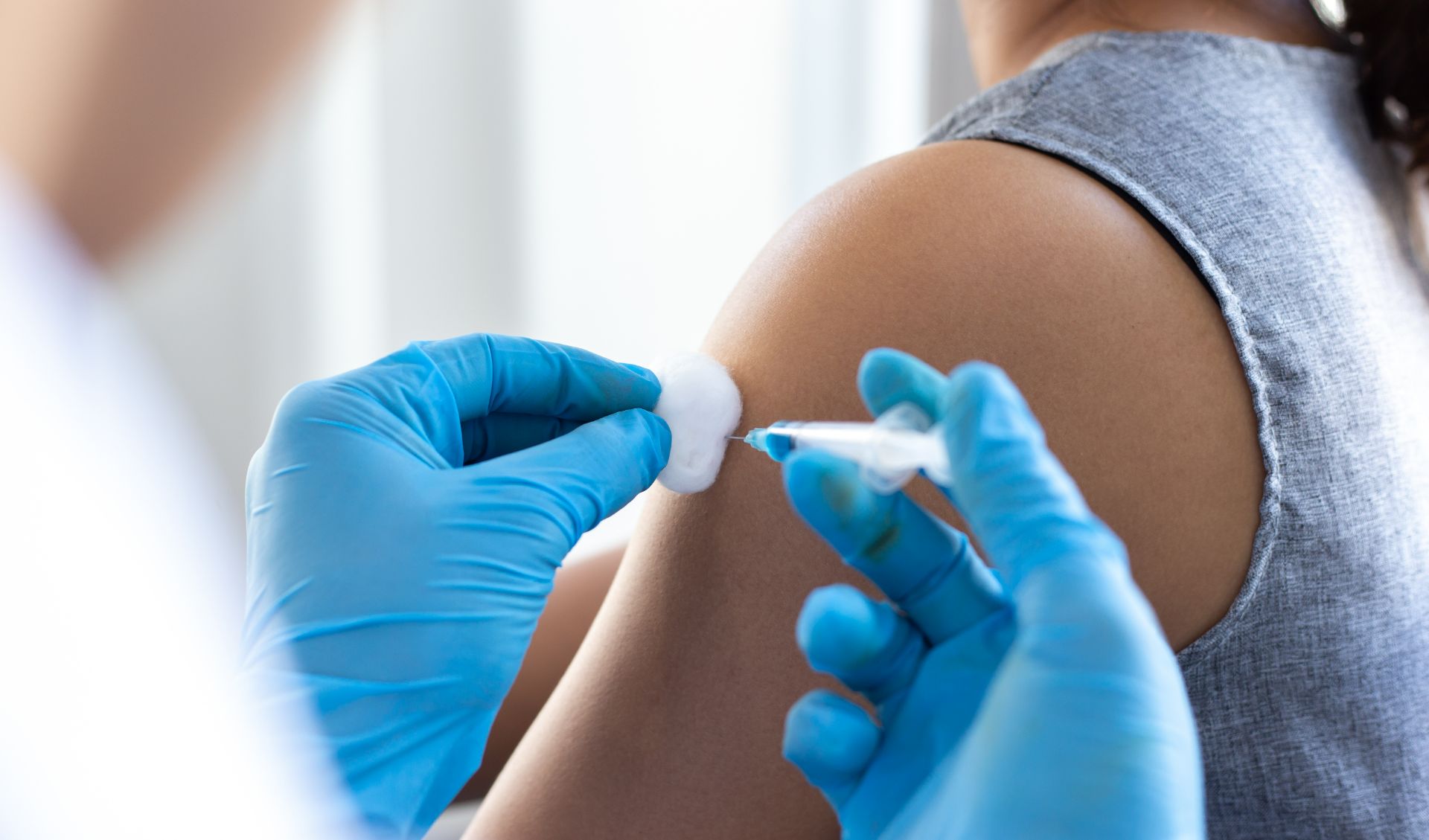 Vaccination : pourquoi faut-il effectuer les rappels dans le même bras ?
