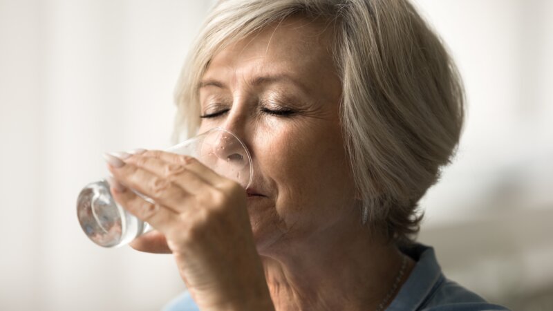 Vous ne buvez pas assez ? Les 6 signes qui le prouvent !