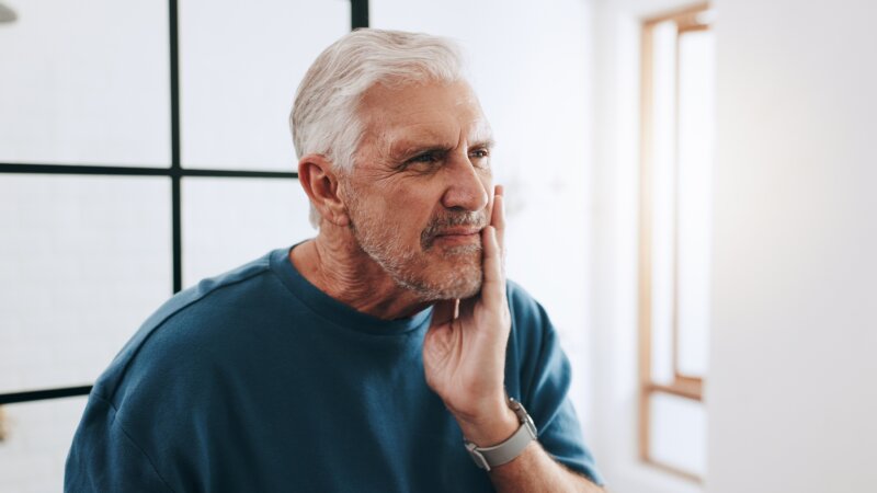 Âge : le nez et les oreilles grossissent-ils vraiment ?