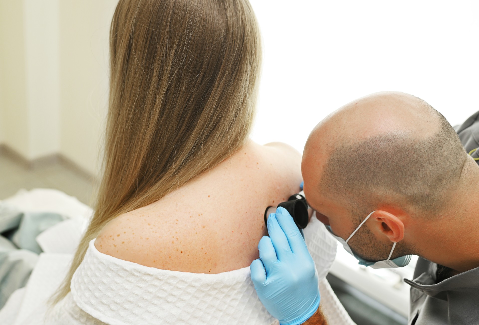 Mélanome et carcinome : 8 bons réflexes pour prévenir un second cancer cutané