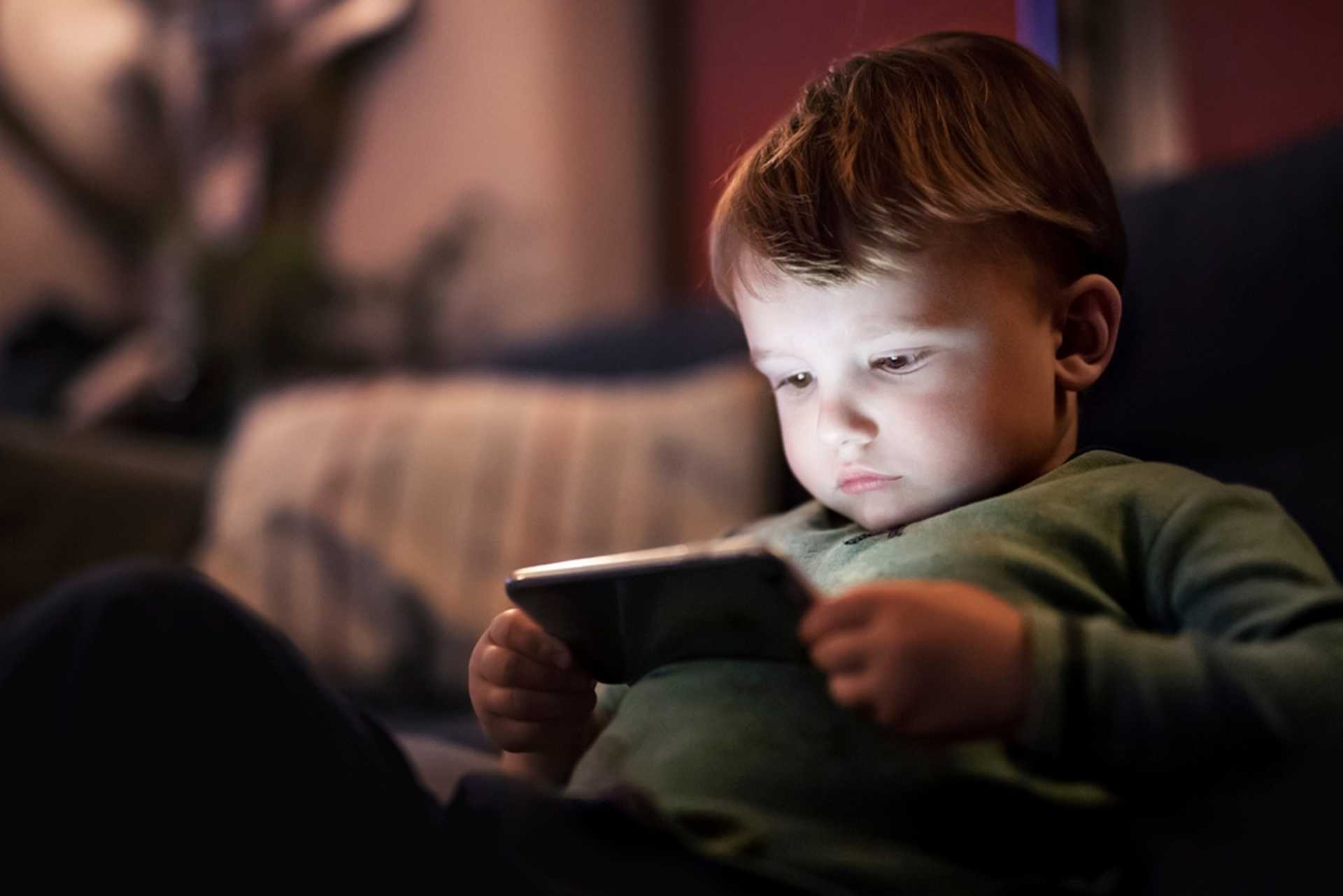 Sommeil, attention, apprentissage… les effets dévastateurs des écrans sur les enfants