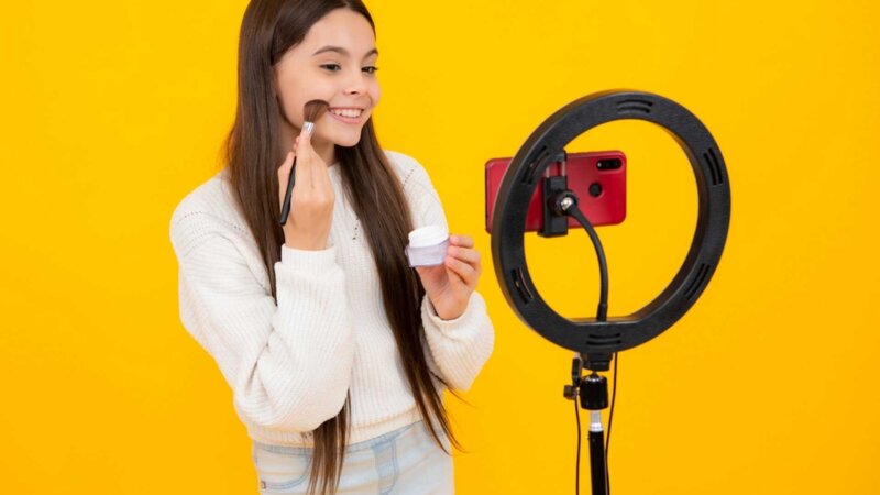 Soins du visage : les vidéos TikTok, une menace pour la peau des adolescentes