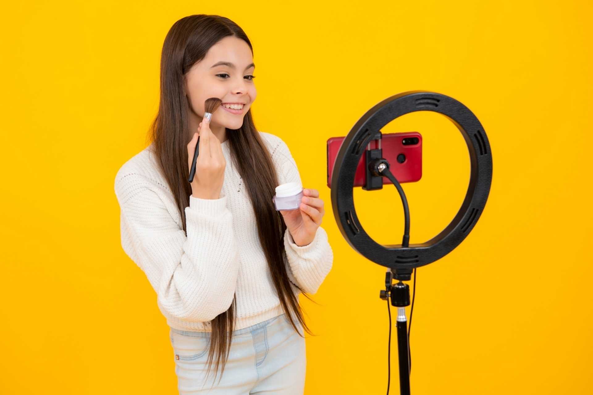 Soins du visage : les vidéos TikTok, une menace pour la peau des adolescentes