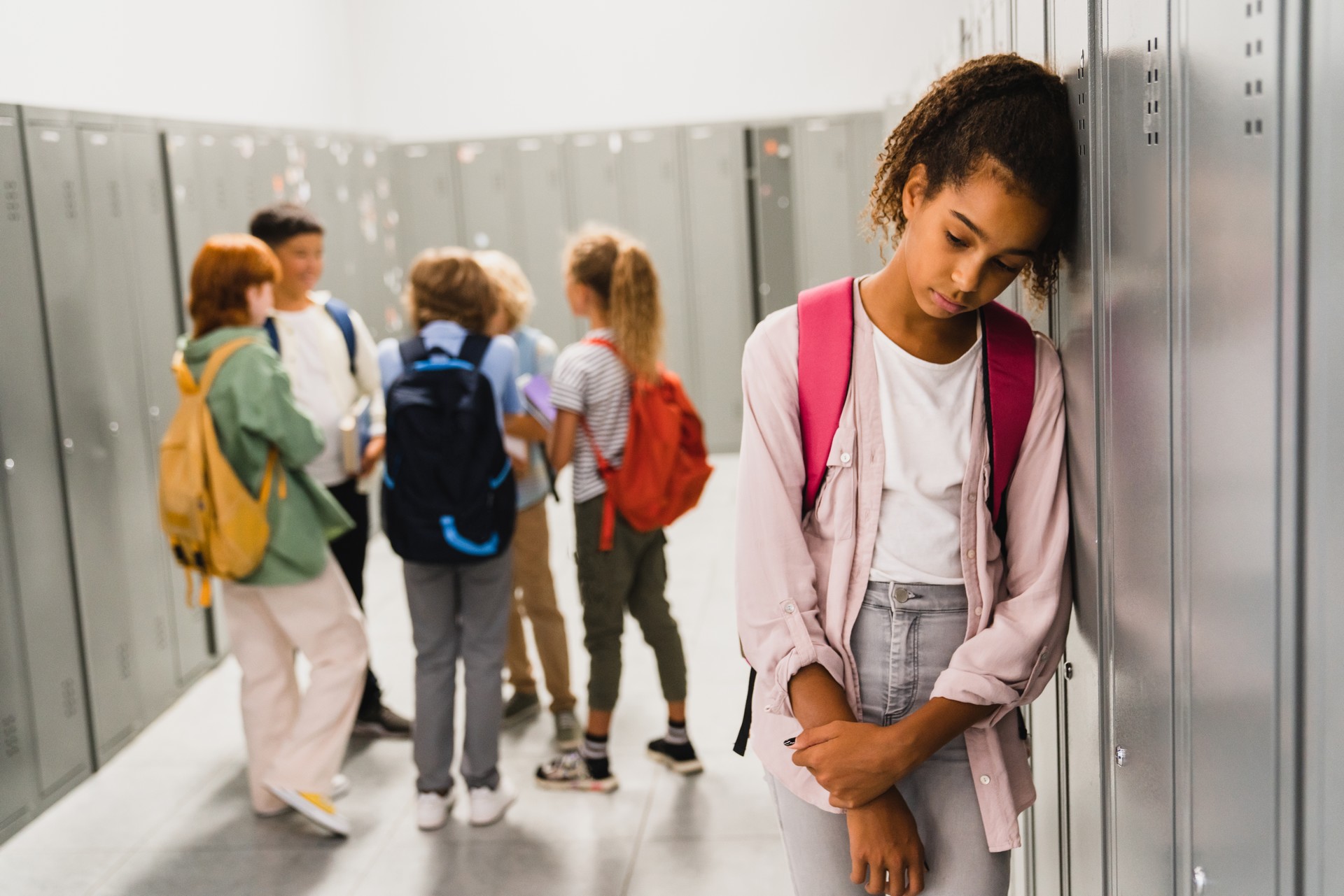 Mon enfant a du mal à se faire des amis : comment l’aider ?