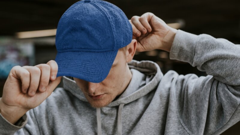 Porter un chapeau ou une casquette peut-il provoquer une chute de cheveux ?