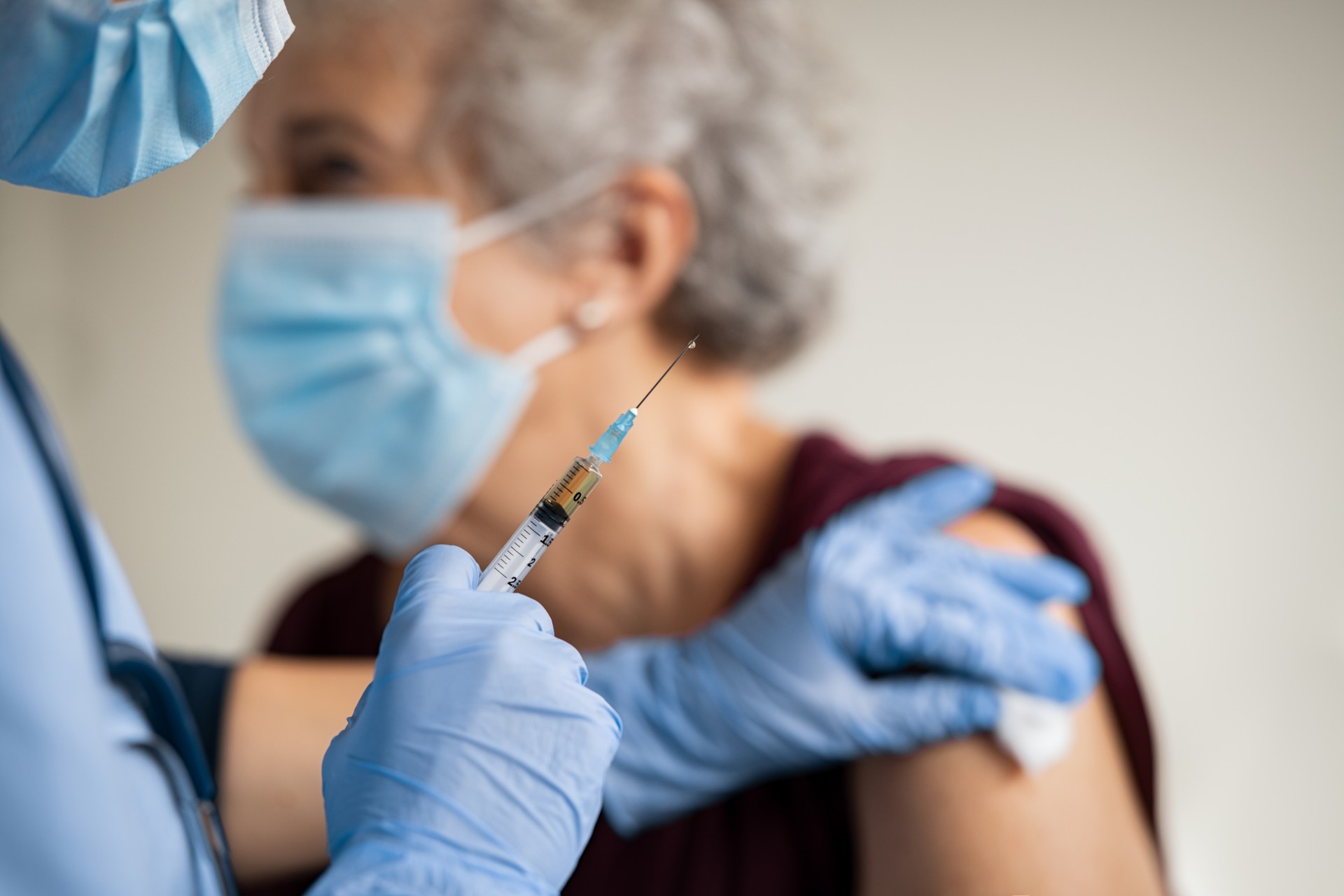Covid-19 : l’Académie de médecine redoute « une reprise épidémique » cet été