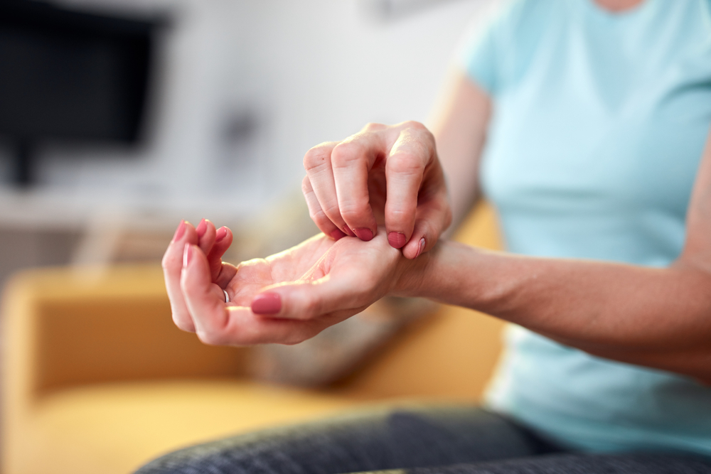 Eczéma chronique des mains : quand la peau entrave le quotidien