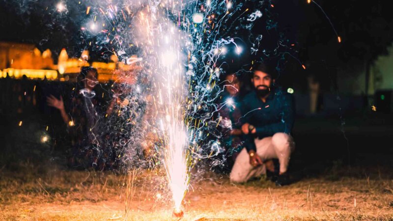Bruit, fumées… les feux d’artifice présentent-ils un risque pour la santé ?