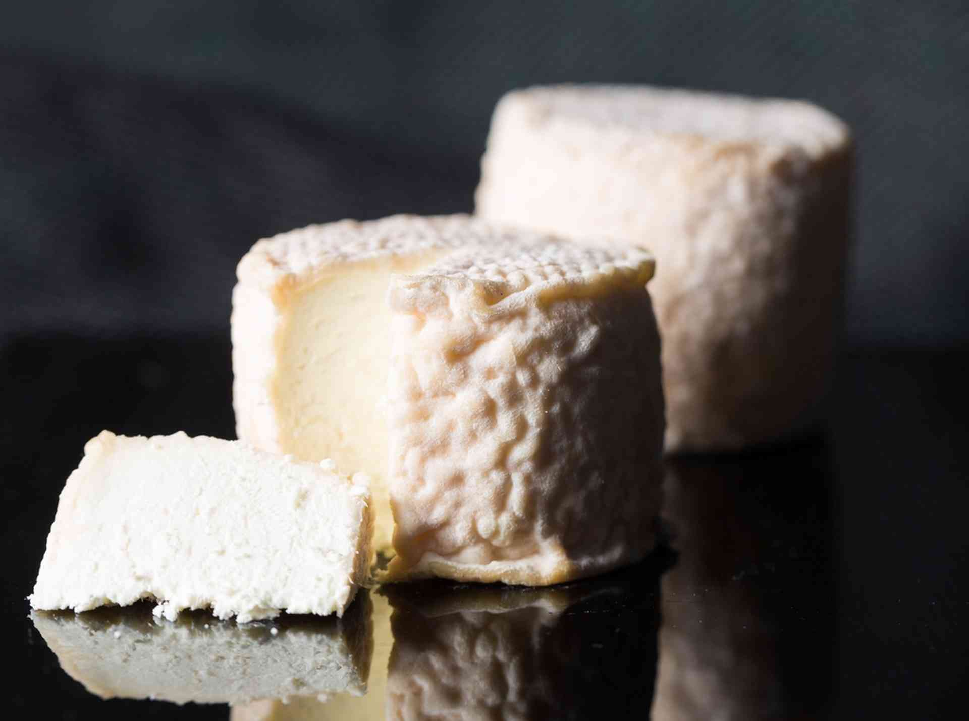 Encéphalite à tiques : attention aux fromages au lait cru…