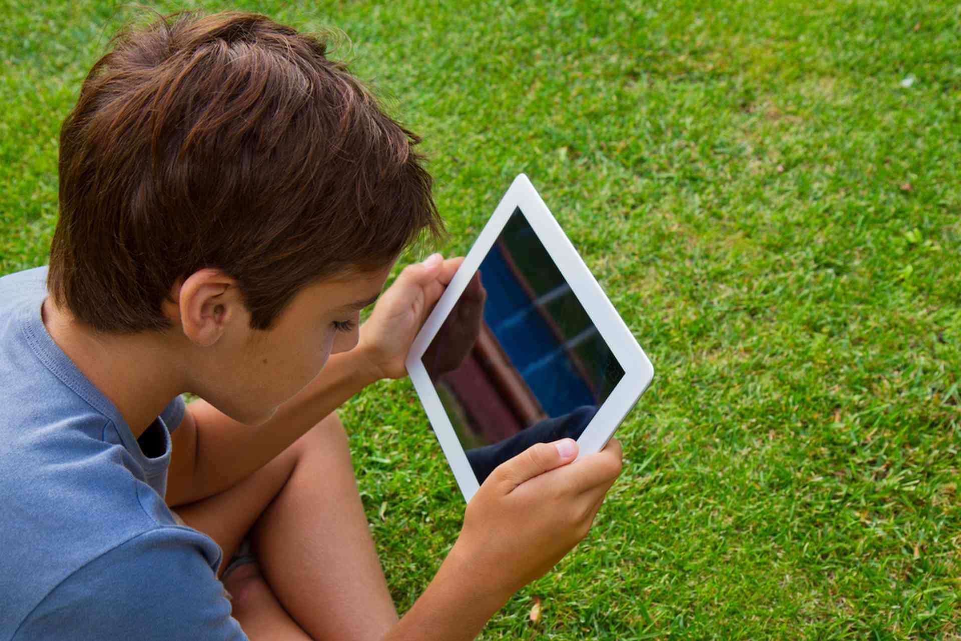 Ecrans : 5 astuces pour aider votre ado à déconnecter pendant les vacances