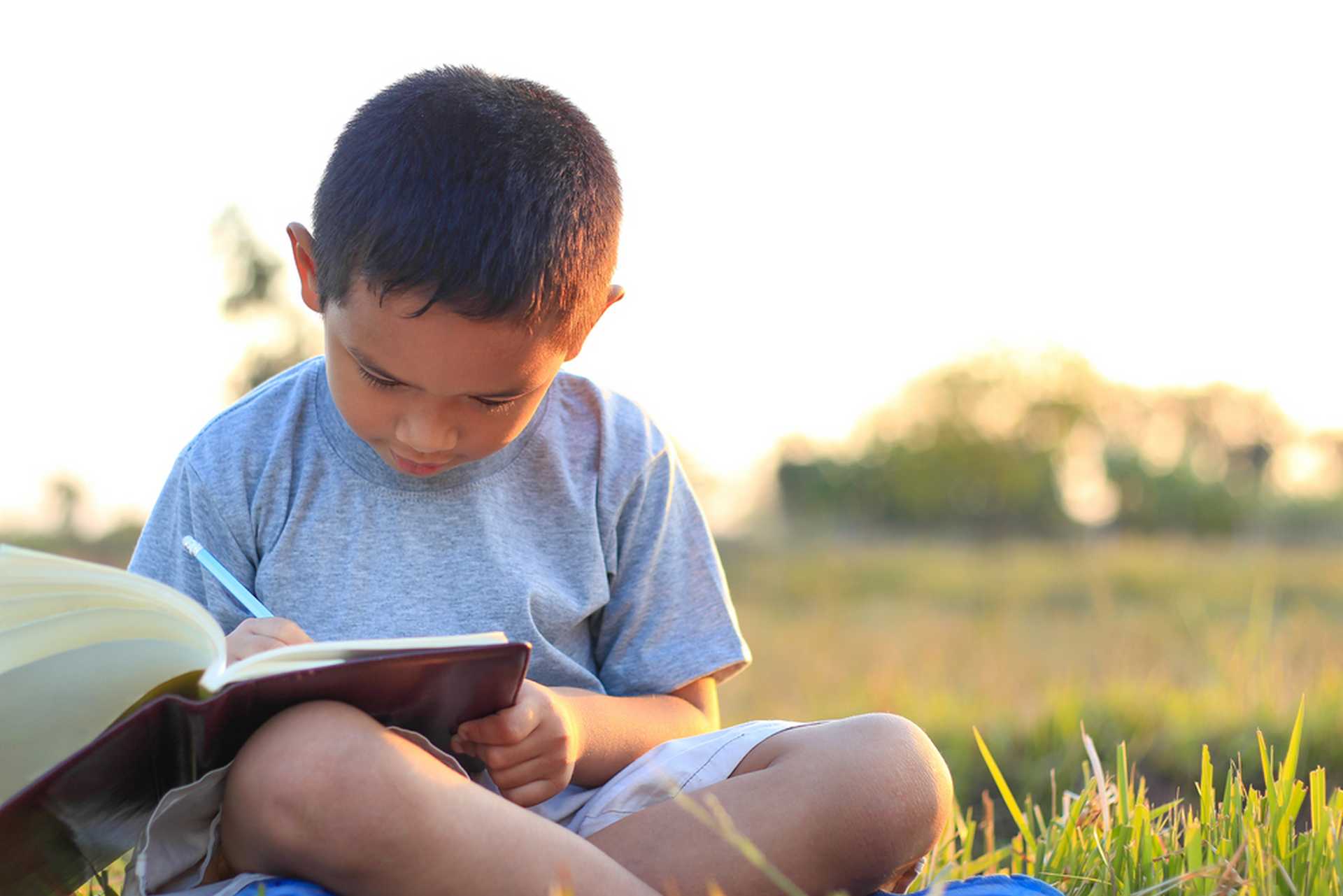 Cahiers de vacances : faut-il faire travailler les enfants pendant l’été ?
