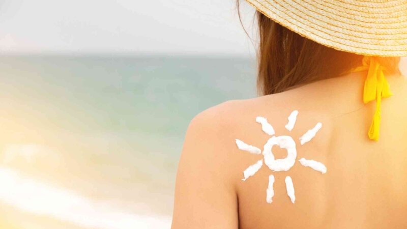 « Sun tattoo » : des tatouages de coups de soleil à la fois tendance et dangereux